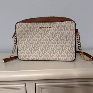 Michael Kors Jet Set Crossbody